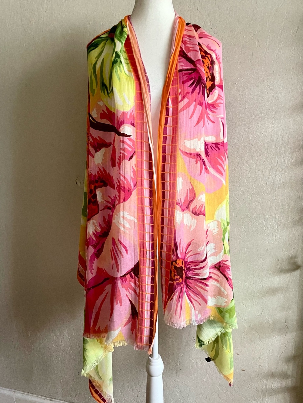 Colorful floral with large bird wrap - Picture 6 of 11